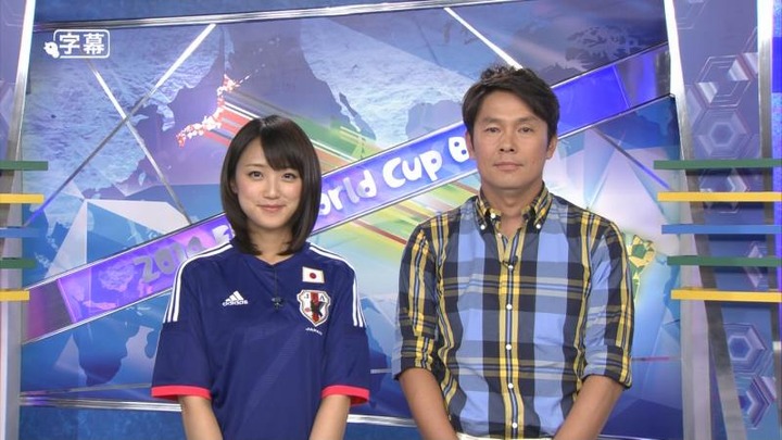 竹内由恵女子アナウンサーのサッカー日本代表コスプレが可愛い 10