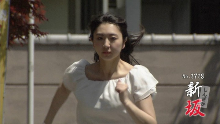 椎名香奈江 アイドルのパンツが下から見えてるエロ画像 11