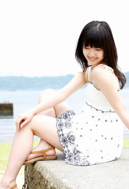 太ももをさすりたくなるアイドルのエロ画像30枚 3