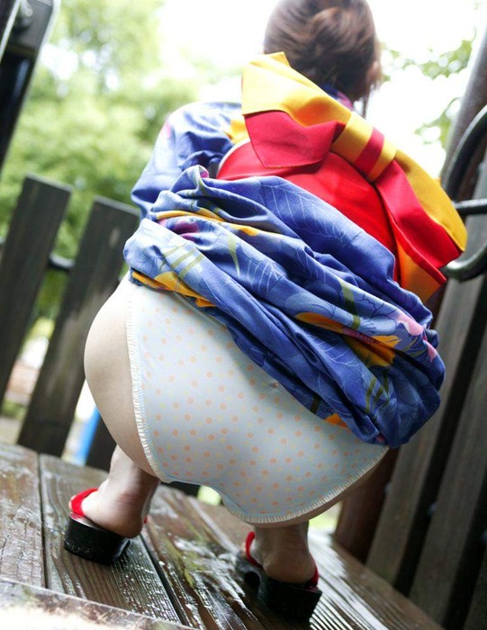 可愛らしいパンツ履いてる女の子のエロ画像30枚 24