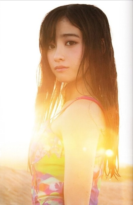 橋本環奈ちゃんの白いドレス姿が美しい 29