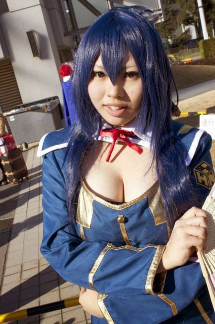 パンツ見えそうな素人コスプレイヤーのエロ画像 13