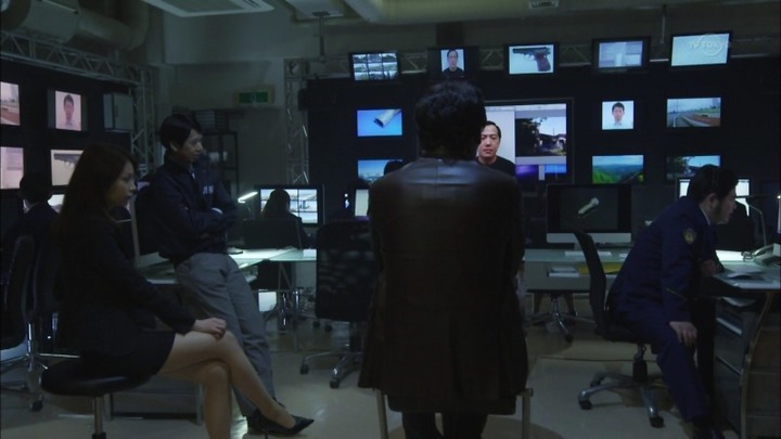 佐藤めぐみ 女優がスーツ姿でパンチラしてるエロ画像 8