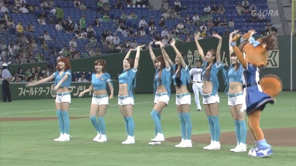 台湾ウェザーガールズの始球式がエロい画像30枚 25