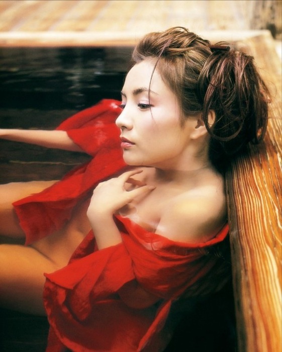 吉本多香美　女優のセミヌードがエロい画像まとめ 13