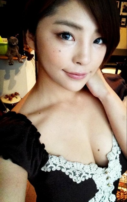 片桐えりりか　Eカップ巨乳AV女優が手ブラしてる自撮りエロ写メ・画像まとめ30枚 14