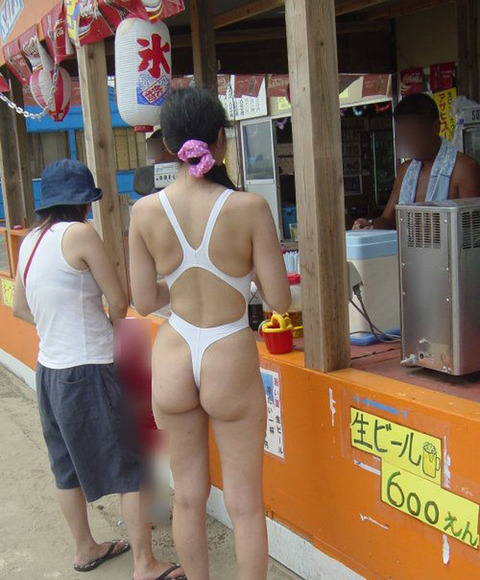 Ｔバック水着でビーチにいる女…露出狂か目立ちたがりビッチだろｗｗｗｗｗ（画像あり） 13