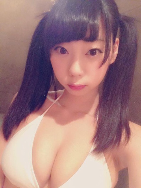 青山ひかるの爆乳おっぱいがすごい 14
