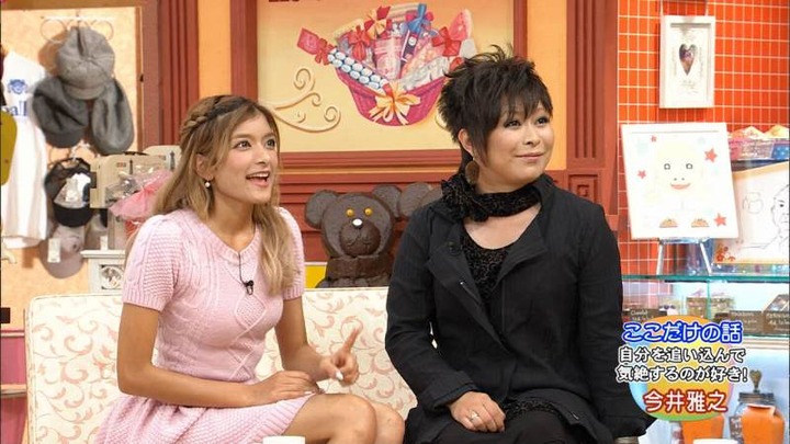 【画像】ローラの着衣巨乳や太ももに興奮する 19