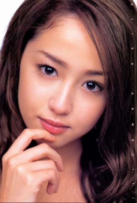 唇が厚くてみずみずしい女の子のエロ画像40枚 24