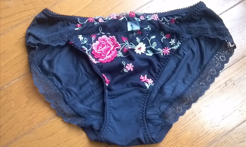 素人のシミ付きパンティ・下着って異常に興奮するよね 17