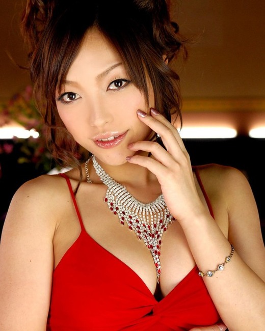 巨乳キャバ嬢の胸の谷間がエロい画像30枚 13