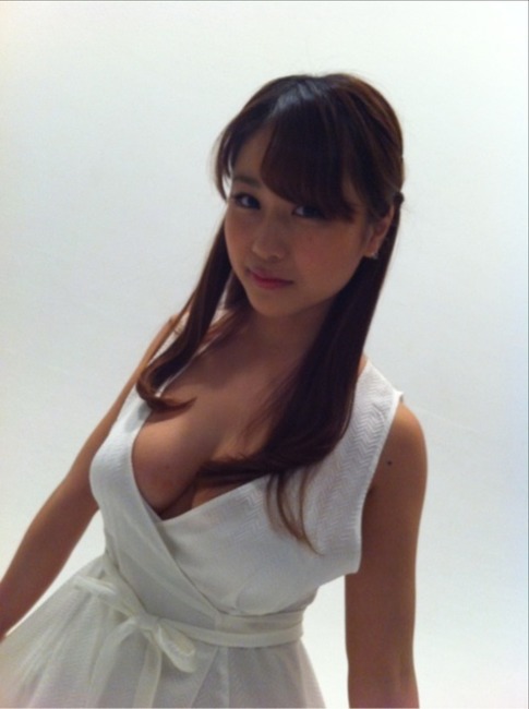 Iカップグラビアアイドル　西田麻衣の胸の谷間がエロい画像 27