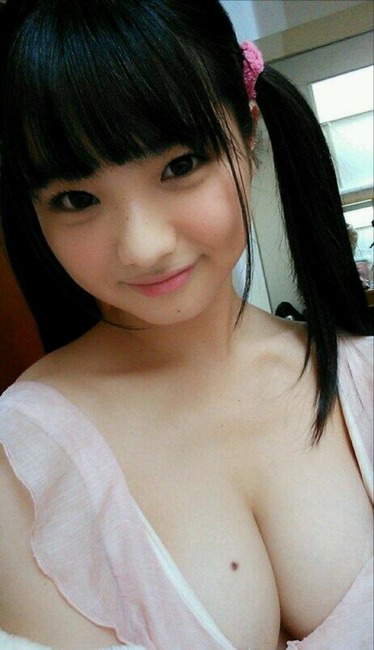 人気アイドルのおっぱいに精子ぶっかけたくなるエロ画像30枚 12