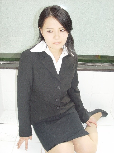 【画像あり】スーツ姿のOLが制服のまま風呂に入る光景が最高すぎる 39