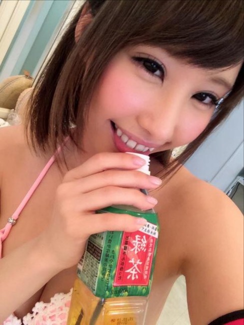 あやみ旬果と長谷川るいと3PしてるAV画像 2