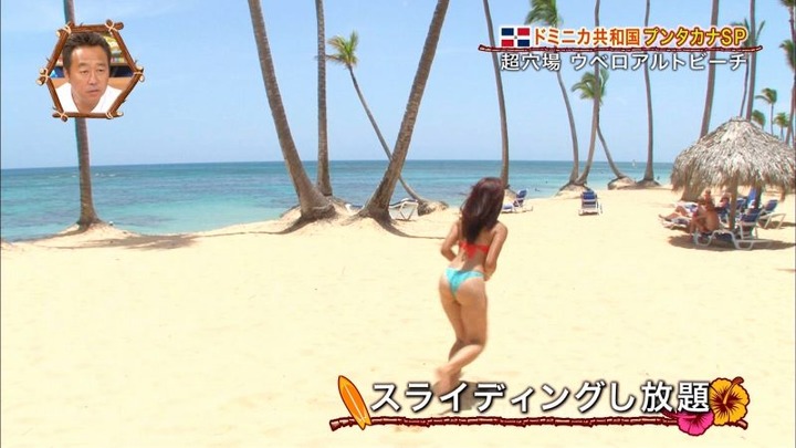 海外の水着美女のレポーターがエロい画像 5