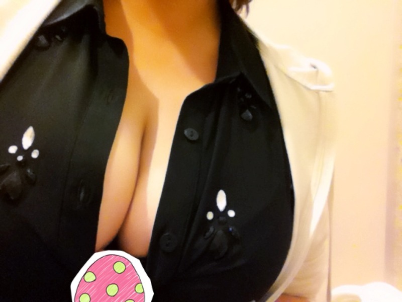 【巨乳の谷間】←これ嫌いな男とかいねえだろ？ｗｗｗｗｗ自撮り胸チラアピールエロ画像がぐうしこｗｗｗｗｗ 17