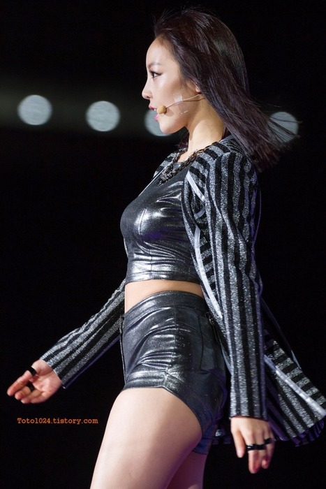 KARAのパンチラ、美脚な太ももがエロいお宝画像35枚 23