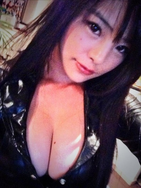 片桐えりりか　Eカップ巨乳AV女優が手ブラしてる自撮りエロ写メ・画像まとめ30枚 16