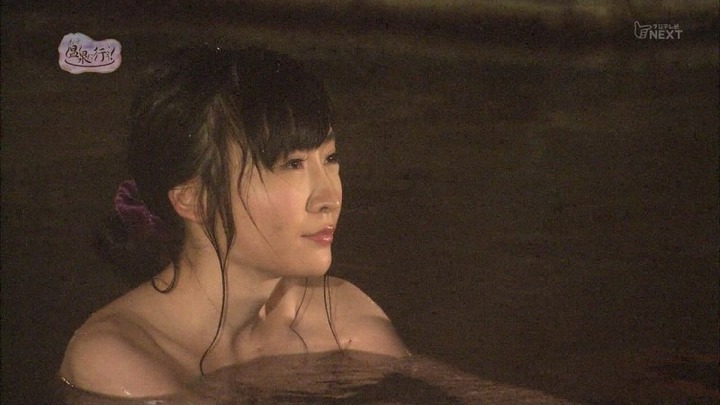 温泉に行こうで林香琳が黒下着を脱いでるエロキャプ画像60枚 64
