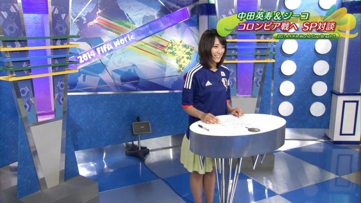 竹内由恵女子アナウンサーのサッカー日本代表コスプレが可愛い 27