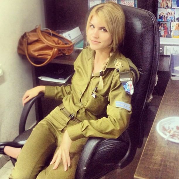 海外の女軍人がエロ過ぎる画像ｗｗｗ 6