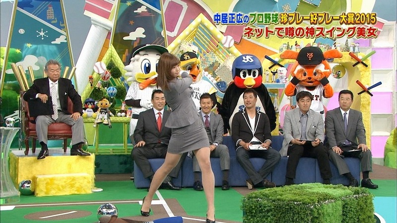 ネットでOL美女がフルスイングしてるエロ画像 1