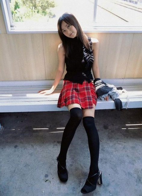 ミニスカートが似合う美脚な女の子のエロ画像30枚 9
