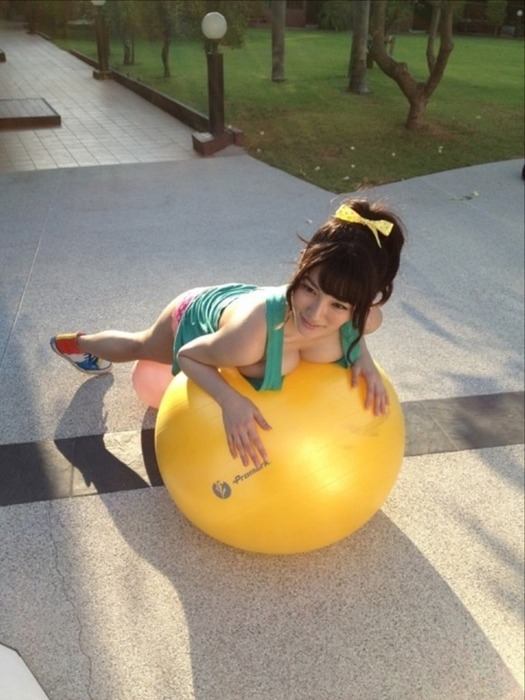 今野杏南　巨乳グラビアアイドルの露出しすぎ水着がエロい　画像30枚 13