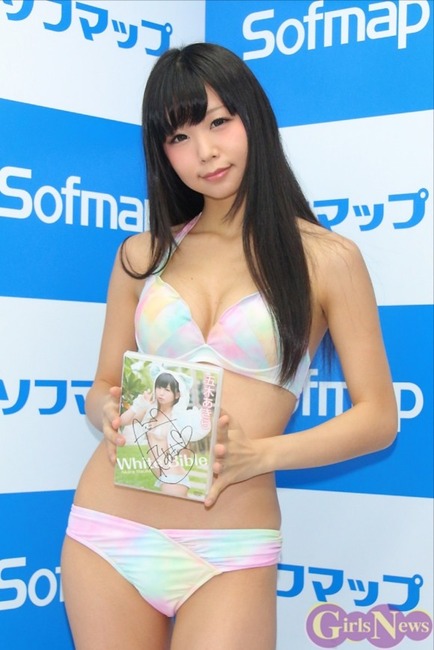 五木あきら コスプレイヤーの下乳が見えてるエロ画像 2