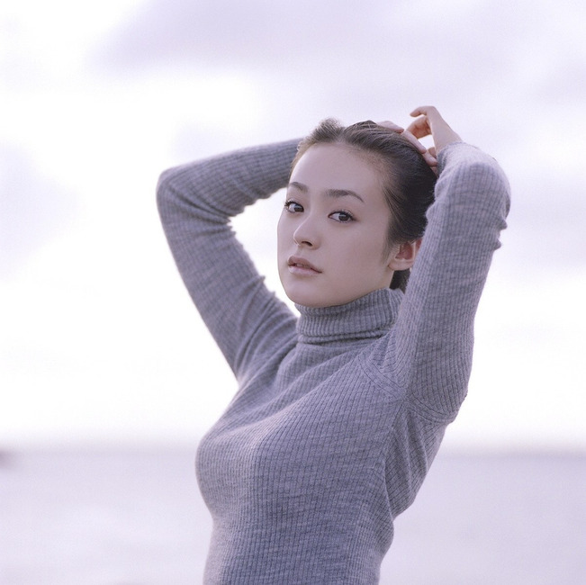 【画像あり】隠れ巨乳な女有名人って誰がいる？上戸彩、長澤まさみ、綾瀬はるか、杉浦友紀、柴田理恵 6