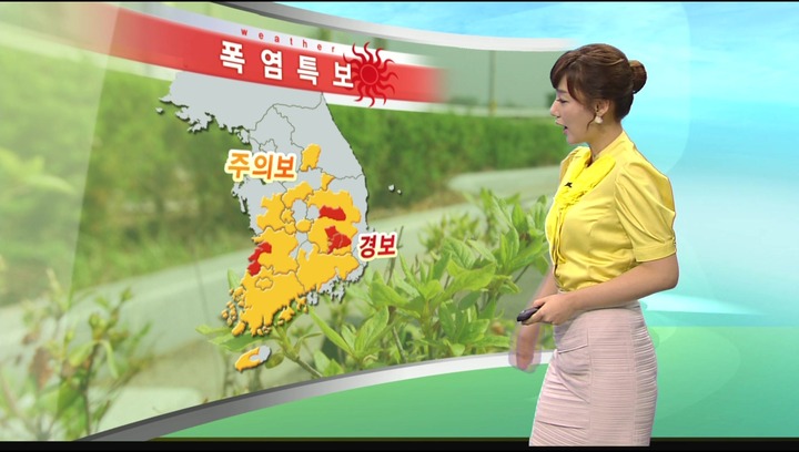 韓国のお天気お姉さんのミニスカートがエロい画像 25