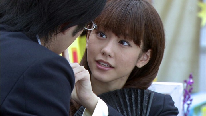 TBSドラマ「女帝 薫子」で桐谷美玲のベッドシーンがエロいキャプ画像まとめ 13