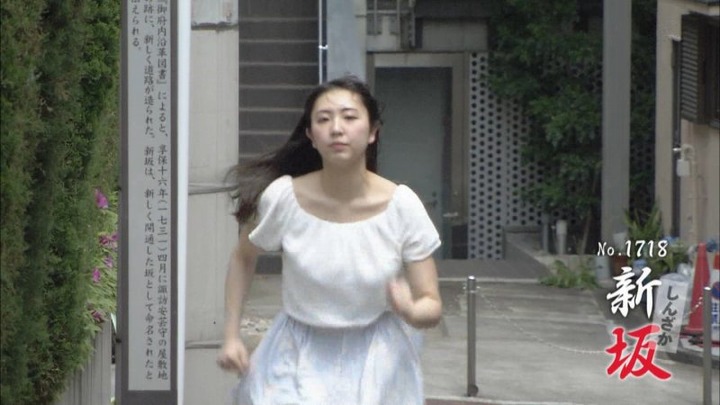 椎名香奈江 アイドルのパンツが下から見えてるエロ画像 22