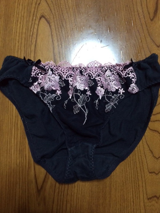 素人のシミ付きパンティ・下着って異常に興奮するよね 10