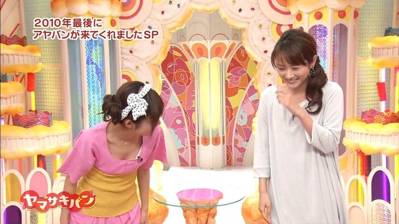 AKBや女子アナのパンチラ、胸チラがエロいTVキャプ画像40枚 5