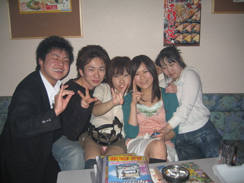 【見落とし厳禁】素人さんの記念写メではだいたいパンチラしてるぞｗｗｗｗｗｗ（画像あり） 3