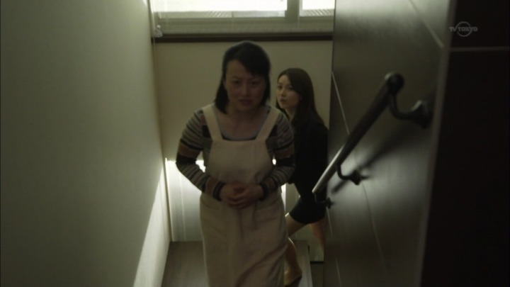 佐藤めぐみ 女優がスーツ姿でパンチラしてるエロ画像 9