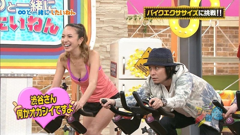 アイドルがバイクエクササイズで胸チラしてるエロ画像など 16