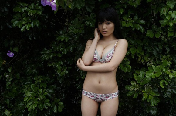 星名美津紀を押し倒して犯したくなるエロ画像 11