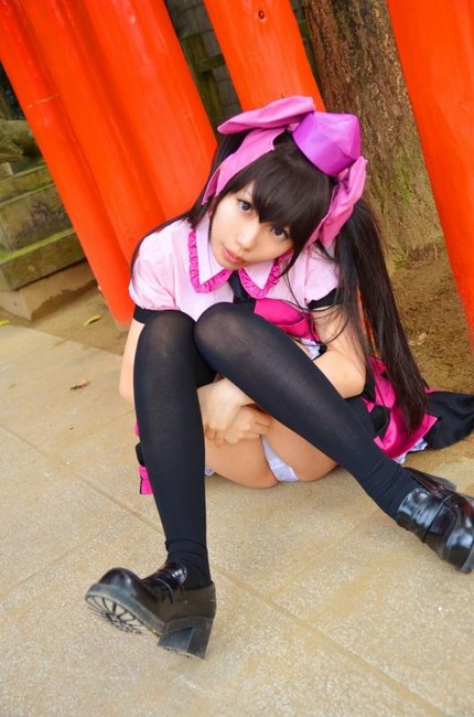 パンチラしてるお姉さんの股間にとびつきたくなるエロ画像 22