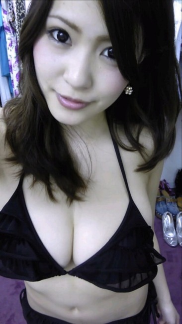 岸明日香とベロチュウしたくなる自撮りエロ写メ・画像 24