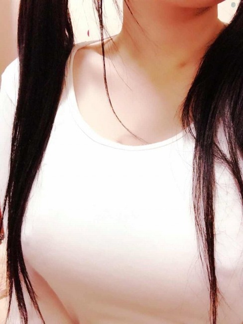 胸の膨らみがすごいお姉さんの自撮りエロ写メ・画像 7