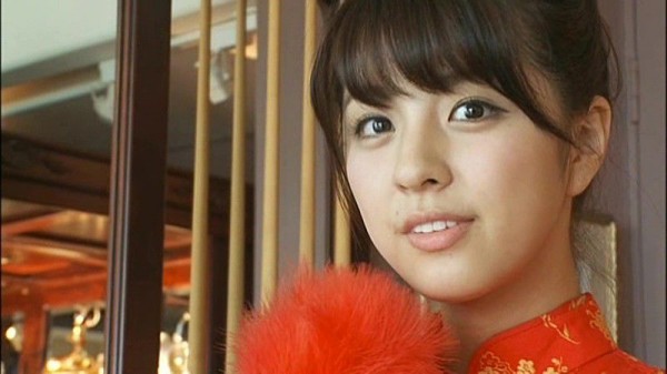 柳ゆり菜の乳首がもう少しで見えそう！ 8
