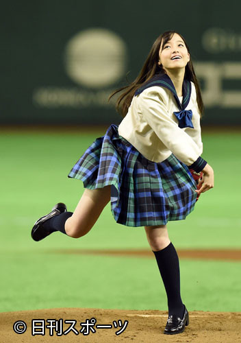 【gif画像あり】橋本環奈のバッティングフォーム可愛すぎｗｗｗｗｗｗｗｗ 14