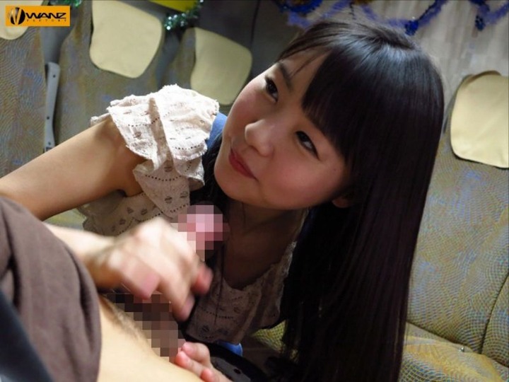 AV女優のつぼみが生理ナプキンのようなパンツを履いて自撮りしてるｗ 14
