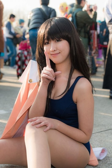 パンツ見えそうな素人コスプレイヤーのエロ画像 18