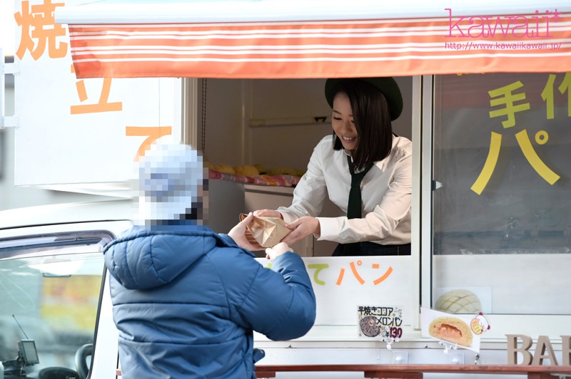 長●まさ●激似で移動メロンパン屋の激カワ看板娘がAVデビュー 6