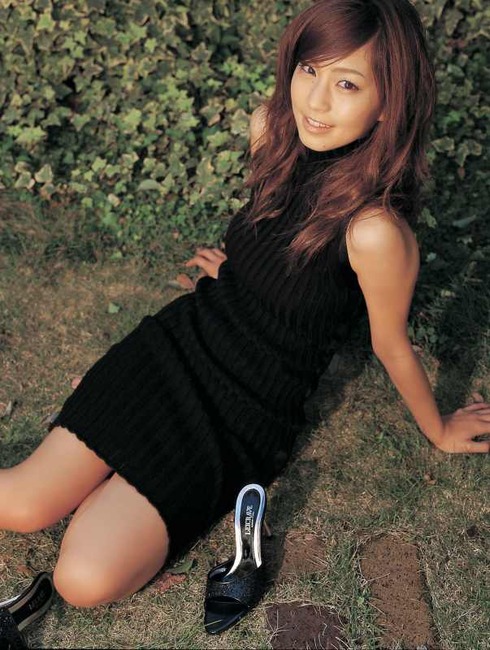 太ももをさすりたくなるアイドルのエロ画像30枚 16